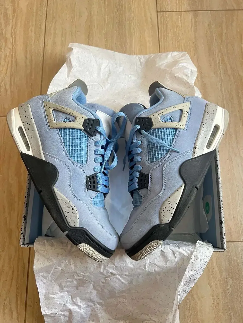Size 9 - Air Jordan 4 Retro 'University Blue' (Good Condition)